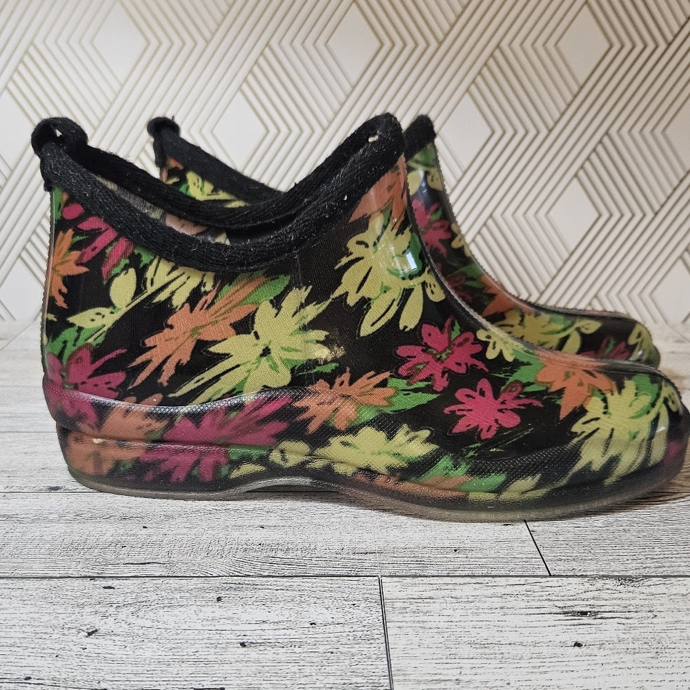 Capelli NY Women’s Black Floral Ankle Rain Booties Size 9 (Runs Small) VGUC